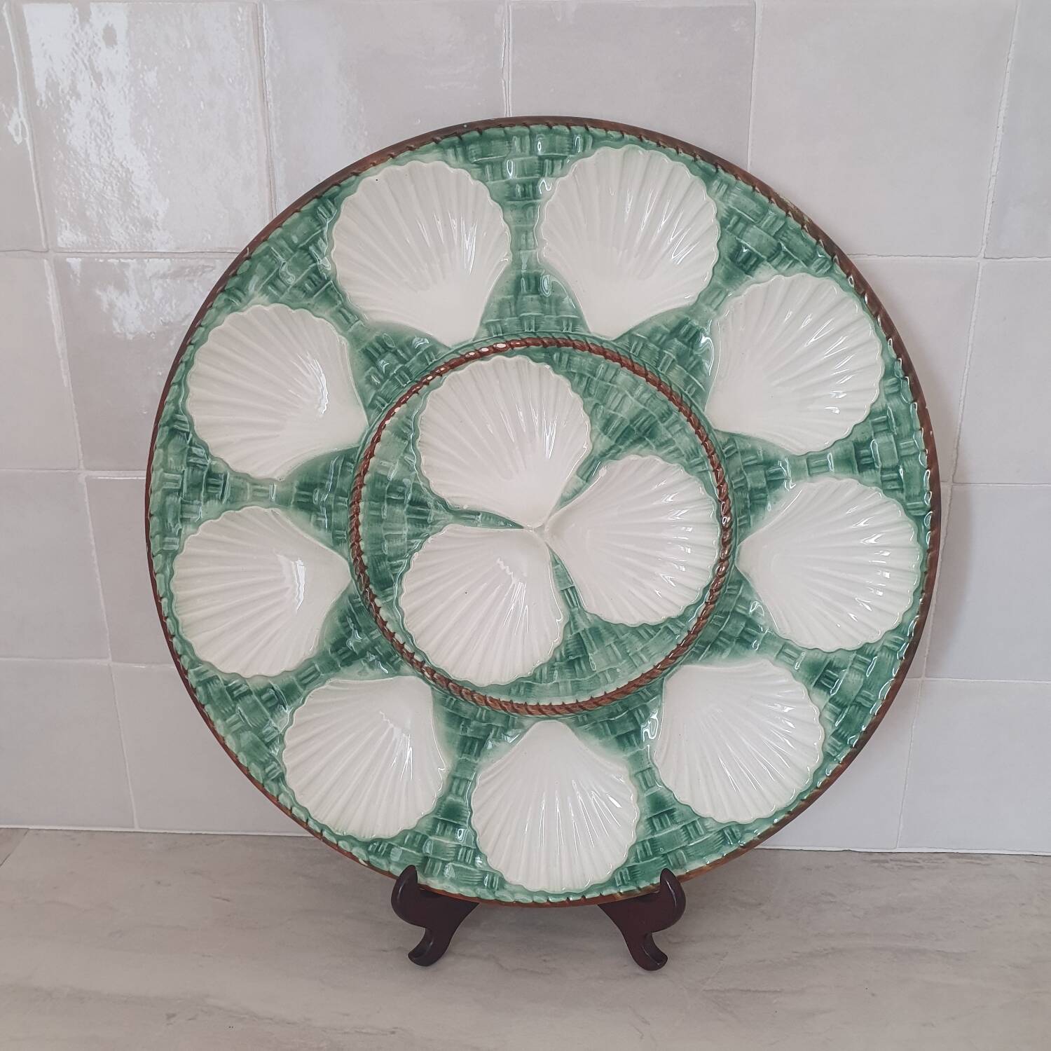 Ceramic scallop serving dish / Barbotine
