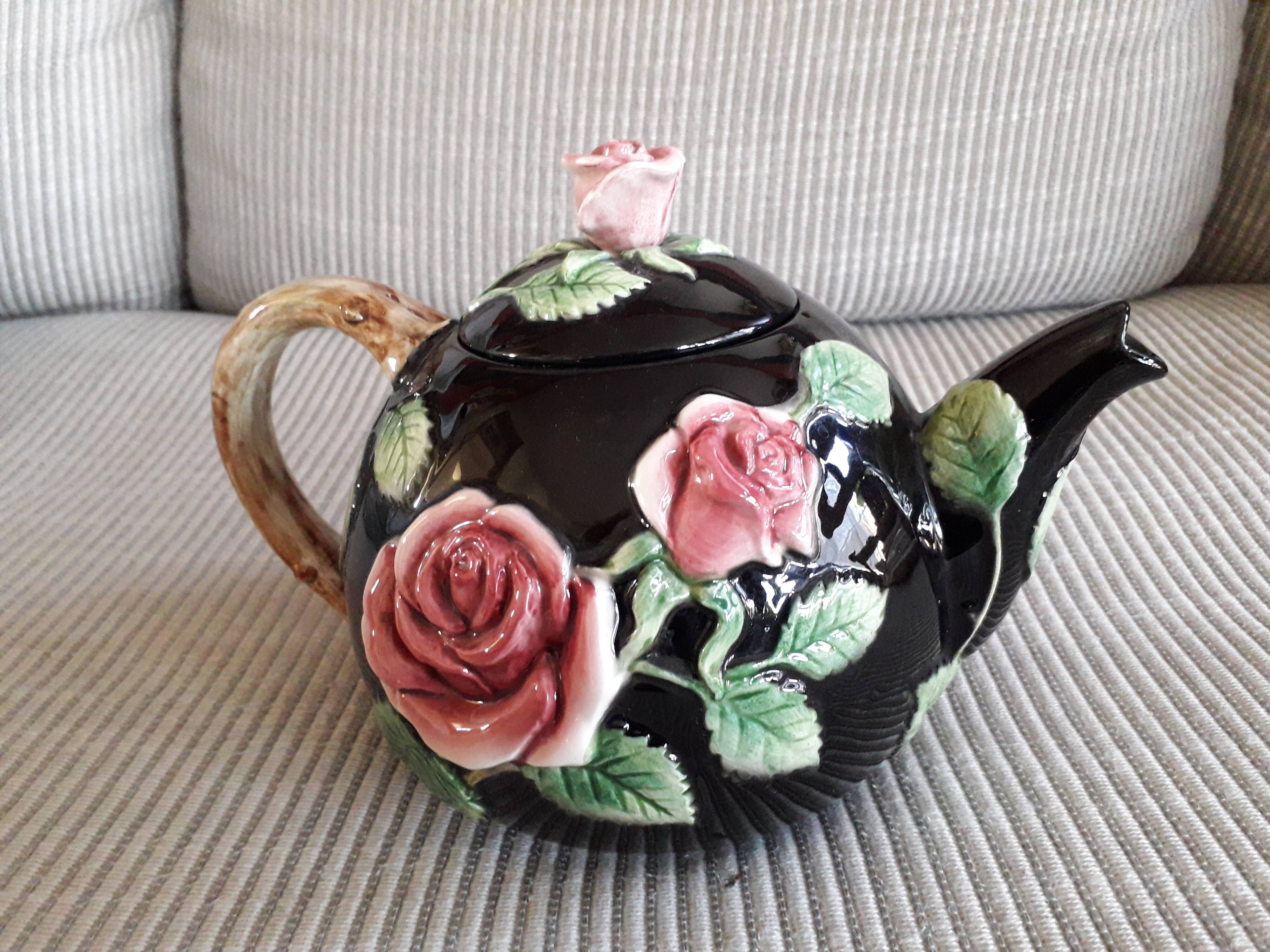 Vintage teapot in slip from the 80s