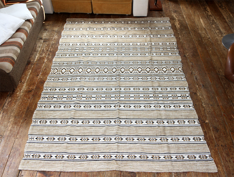 Ethnic carpets in wool 256 x 174cm