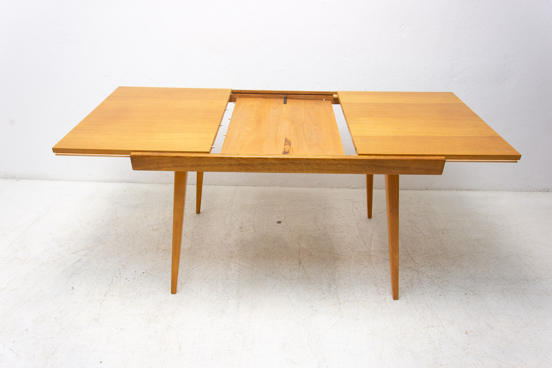 Table à manger pliante du milieu du siècle par František Jirák pour Tatra nábytok  années 1970