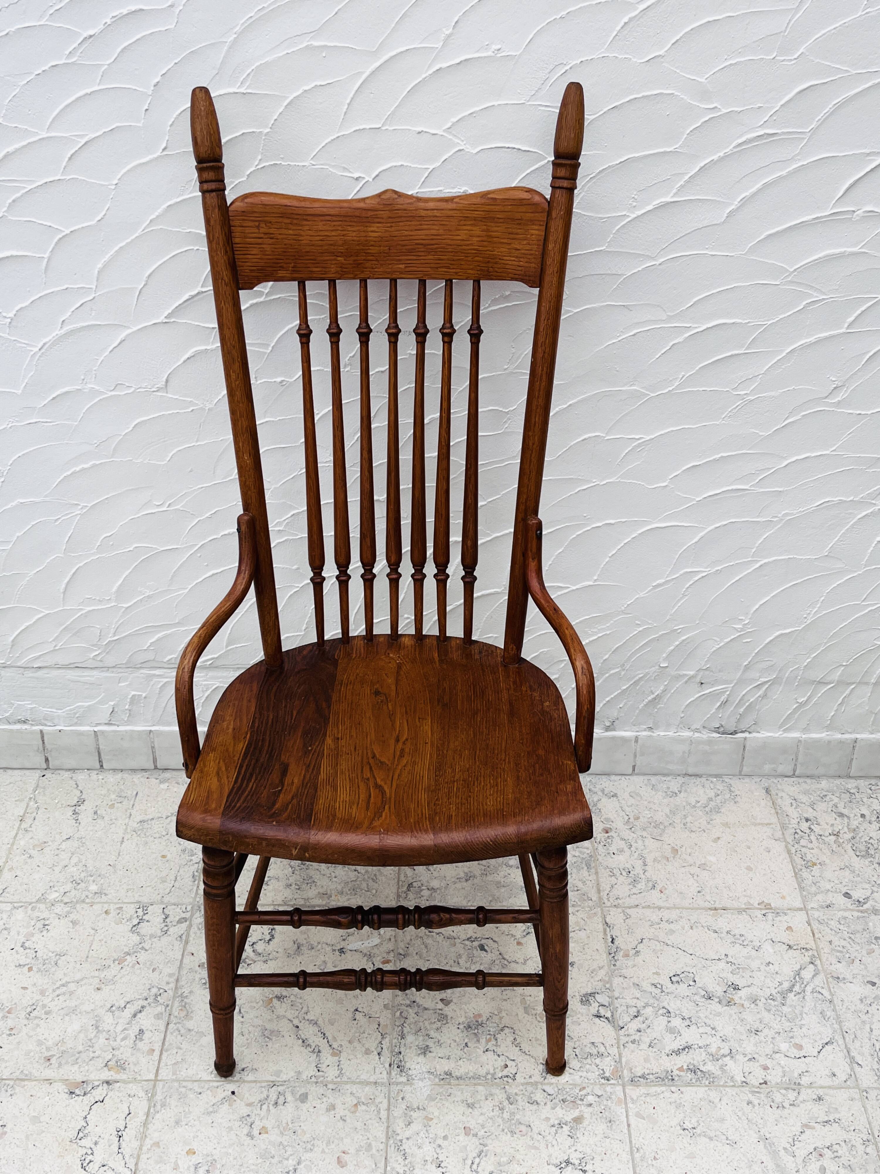 Vintage high chair from the 1960s in solid wood, chic country style.