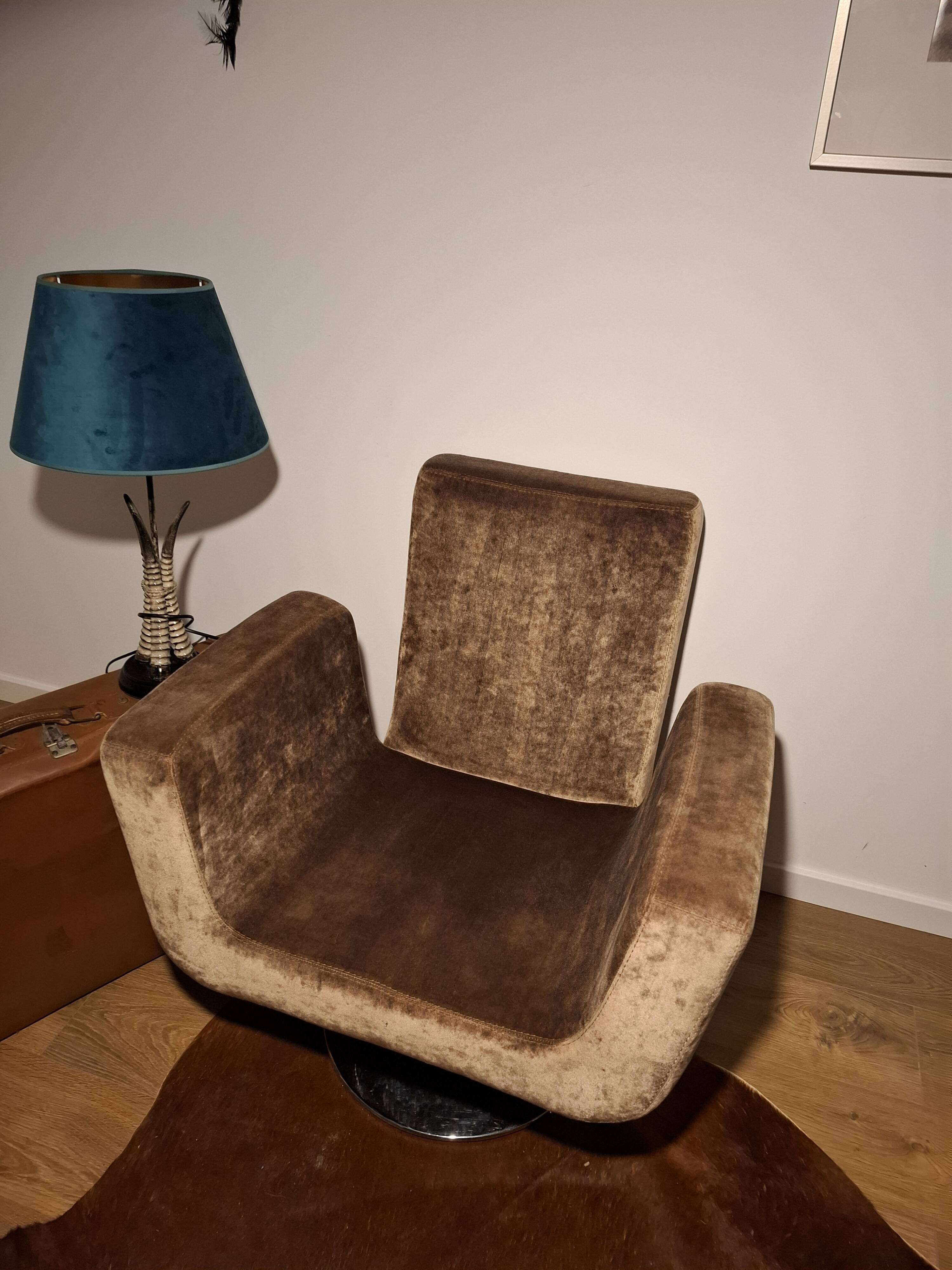 Artisan-Restored Mid-Century Armchair in Golden Mustard Velvet | Bruno Gonç