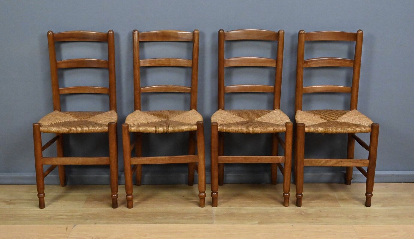 Set of 4 rush-seated chairs in cherry wood – late 19th century