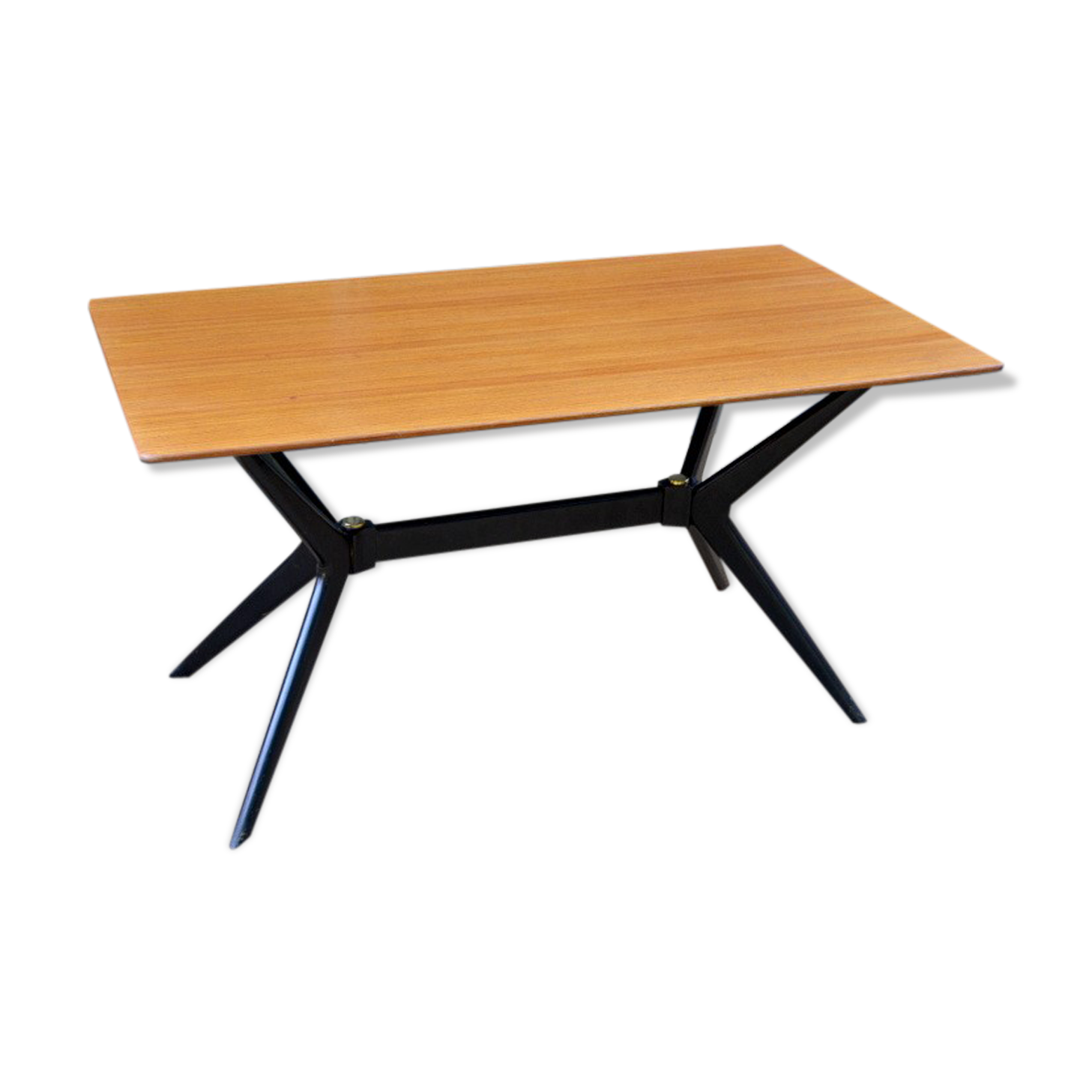 Dining table by E-gum