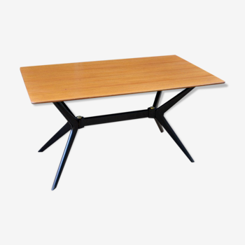 Dining table by E-gum