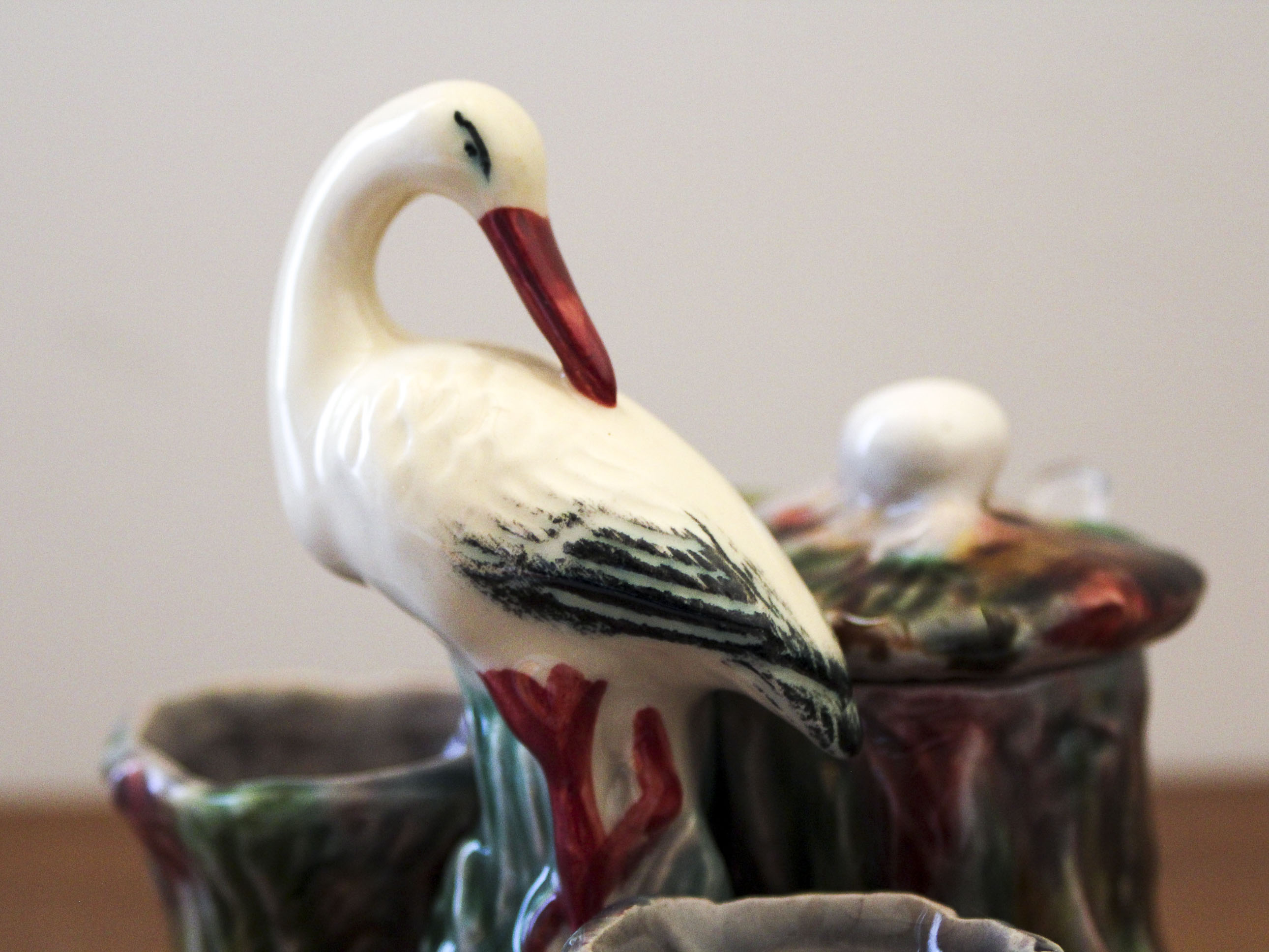 Ceramic condiment set with stork decoration