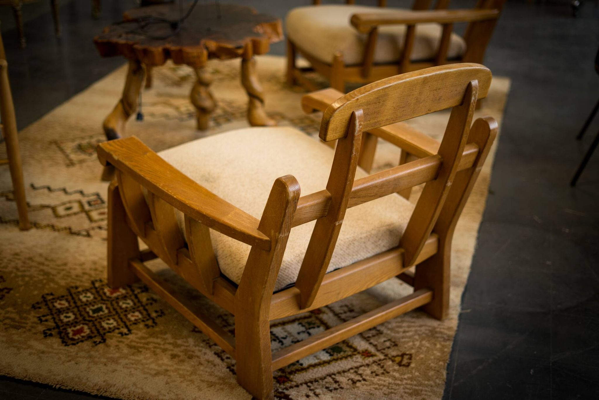 Fauteuils en orme édité par Maison Regain 1980