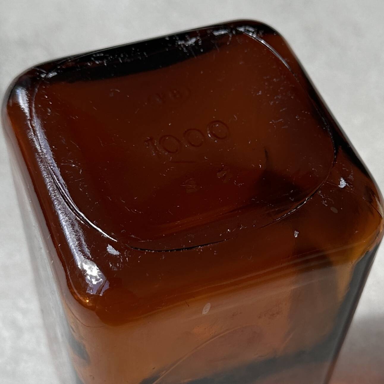 Amber glass carafe - stopper