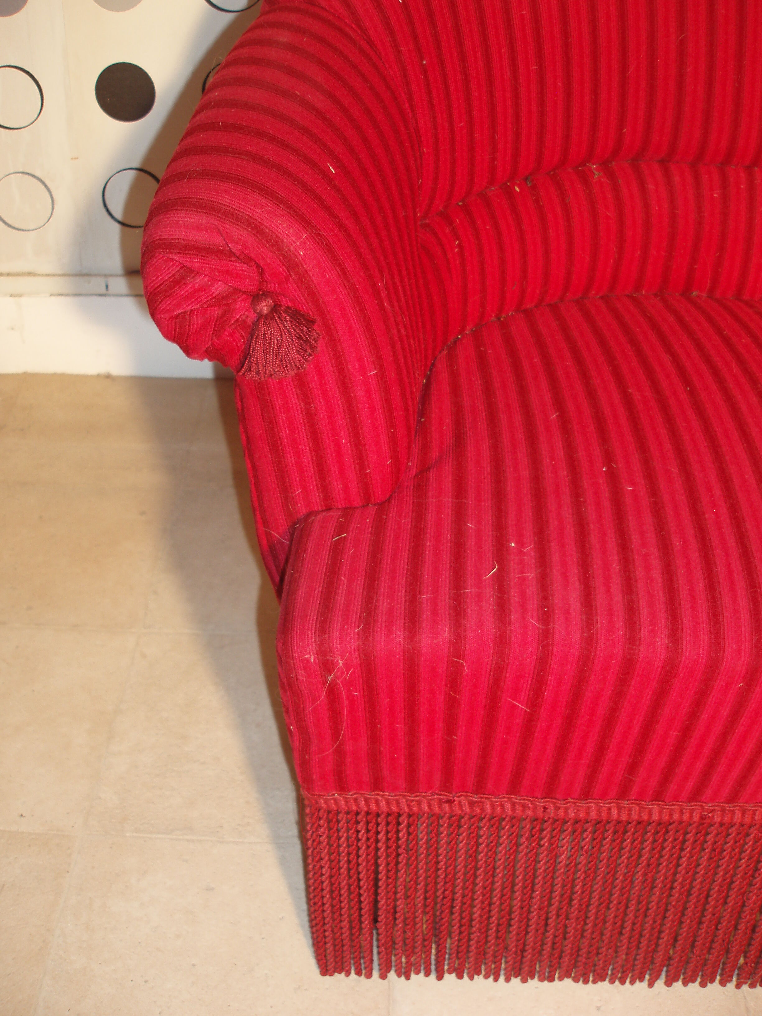2-seater red velvet vintage sofa