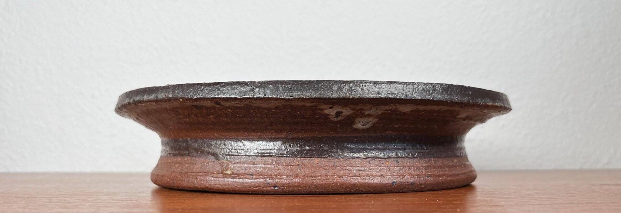 Large studio pottery bowl from the mid-century by Lisbeth Sallingboe for Jelling Keramik, 1960s.