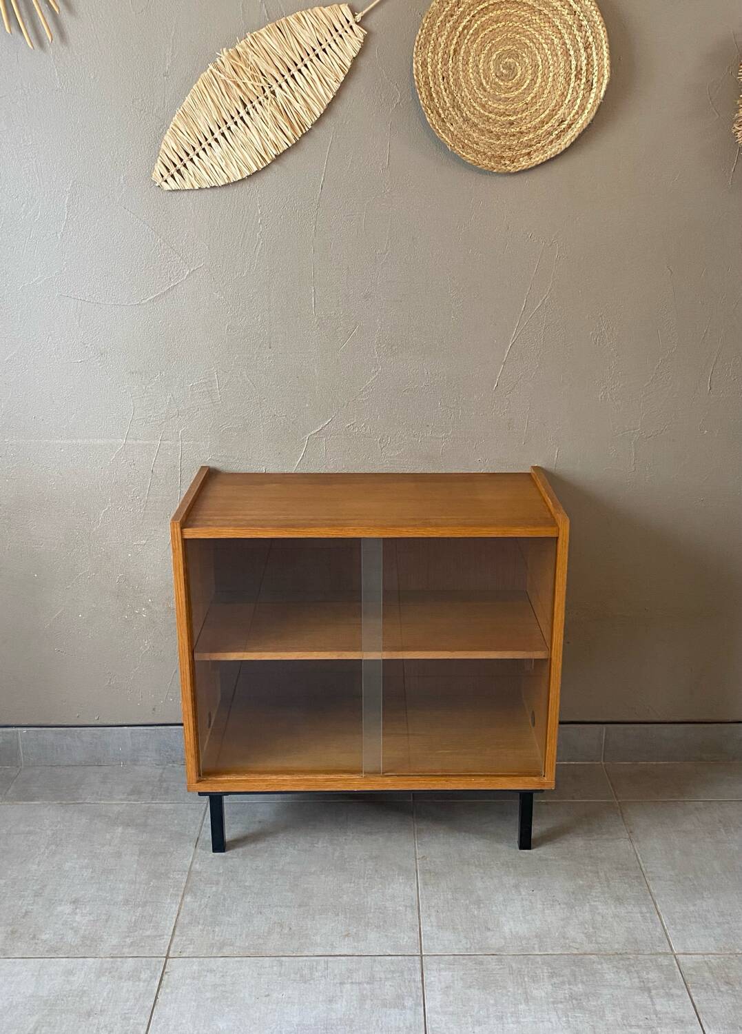 Vintage display cabinet (or TV cabinet)