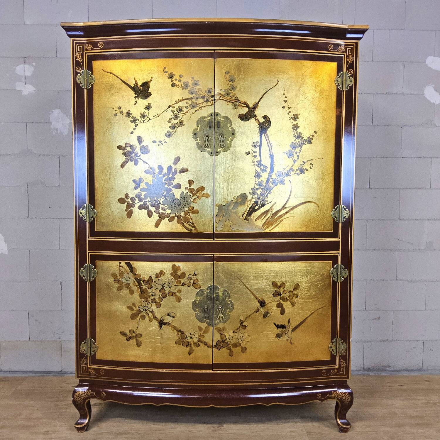 Vintage Chinese cabinet with gold leaf and flowers / oriental cabinet