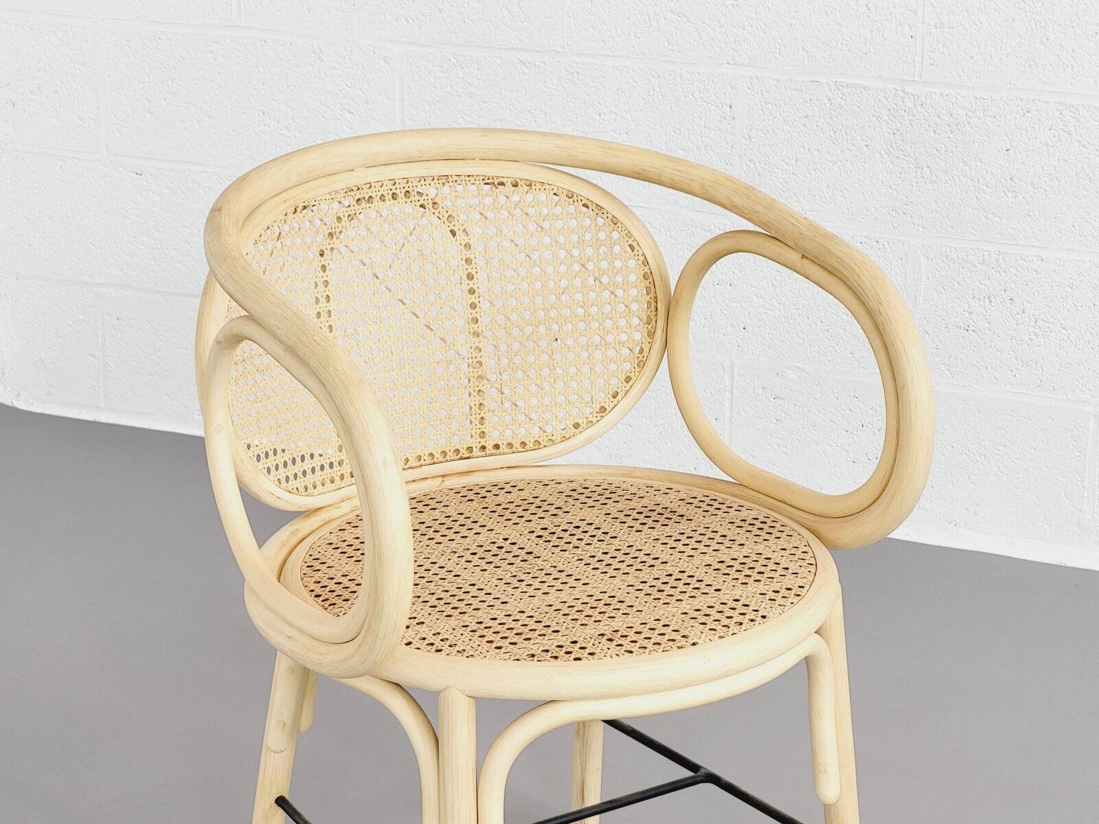 Paire de fauteuils en rotin et cannage