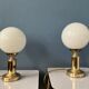 Set de 2 lampes de bureau en verre opalin doré vintage