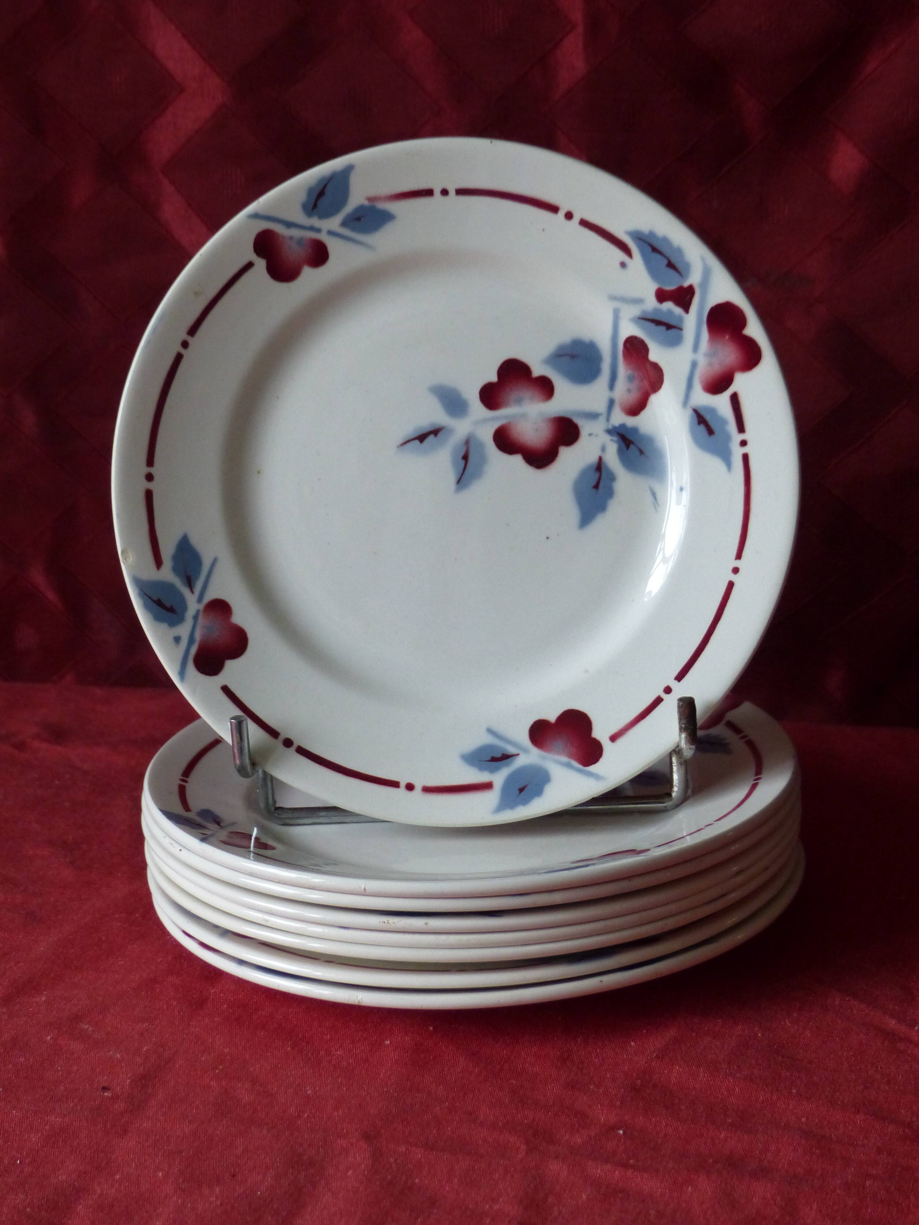 8 dessert plates, St Amand, Art Deco.