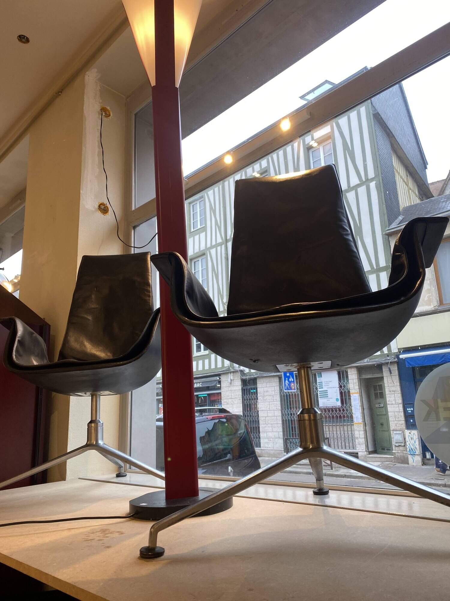 2 FK6725 chairs by Preben Fabricius and Jørgen Kastholm Editions kill inte