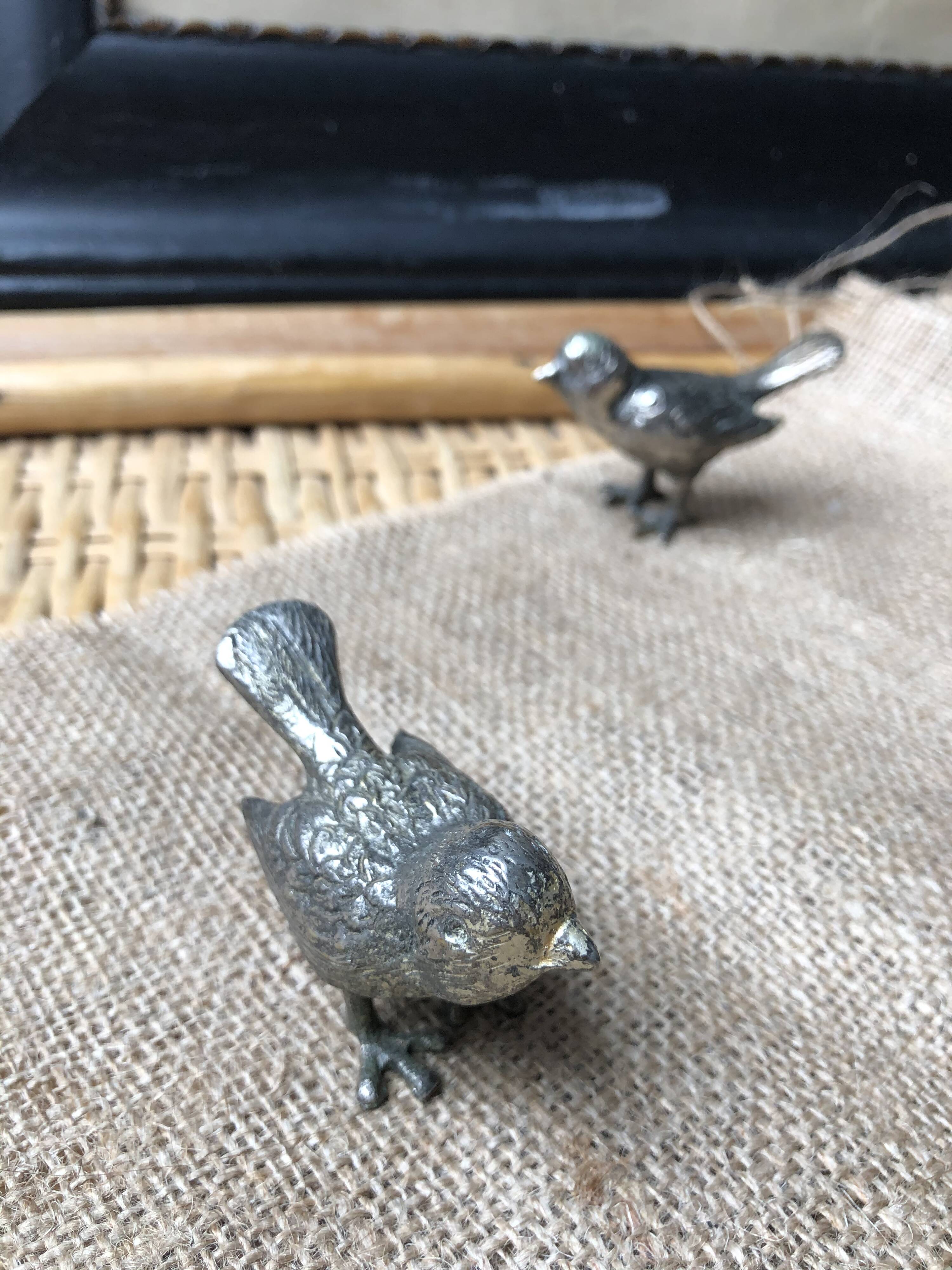Lot of two metal birds