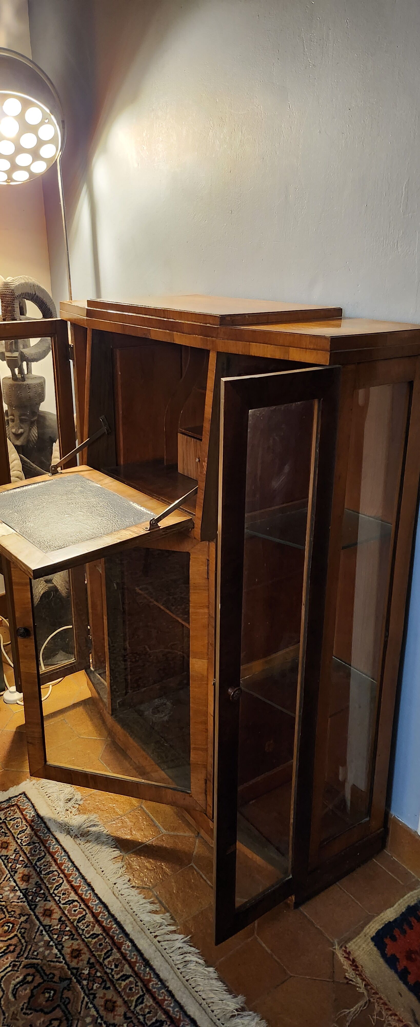 Art deco showcase bar furniture in rosewood veneer. 1930s.