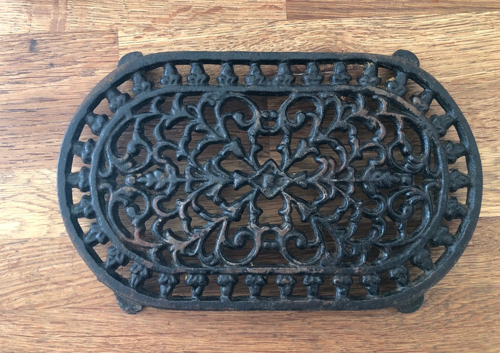 Cast iron trivet, black, PM
