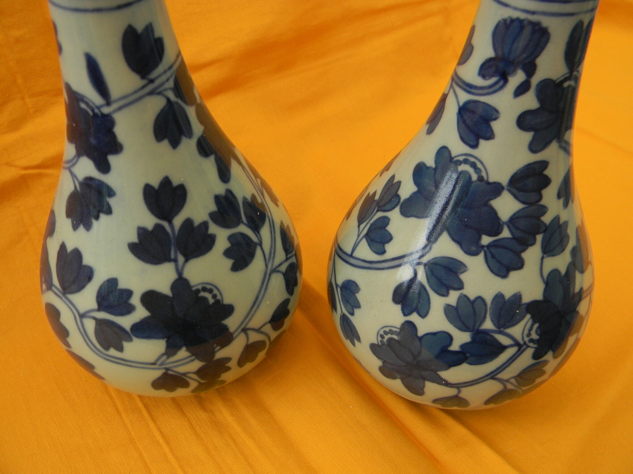 Pair of Asian porcelain vases. Blue décor.