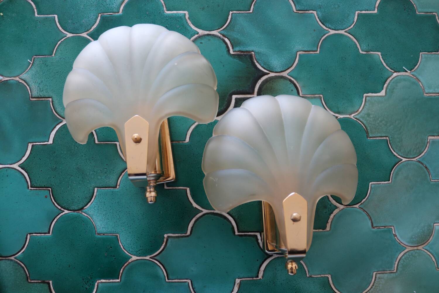 Pair of shell wall sconces – frosted glass, Art Deco style