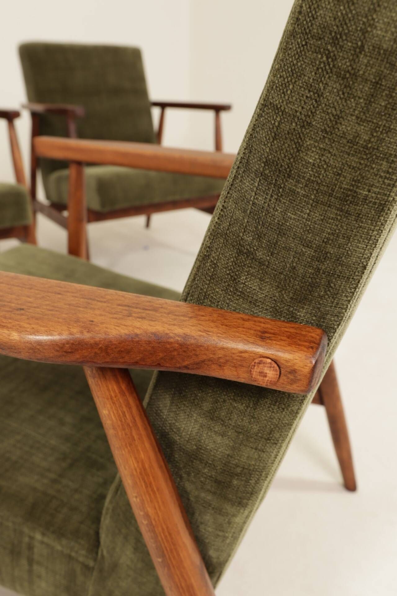 Ensemble de 4 Fauteuils Mid-Century Modern – Velours olive vert 