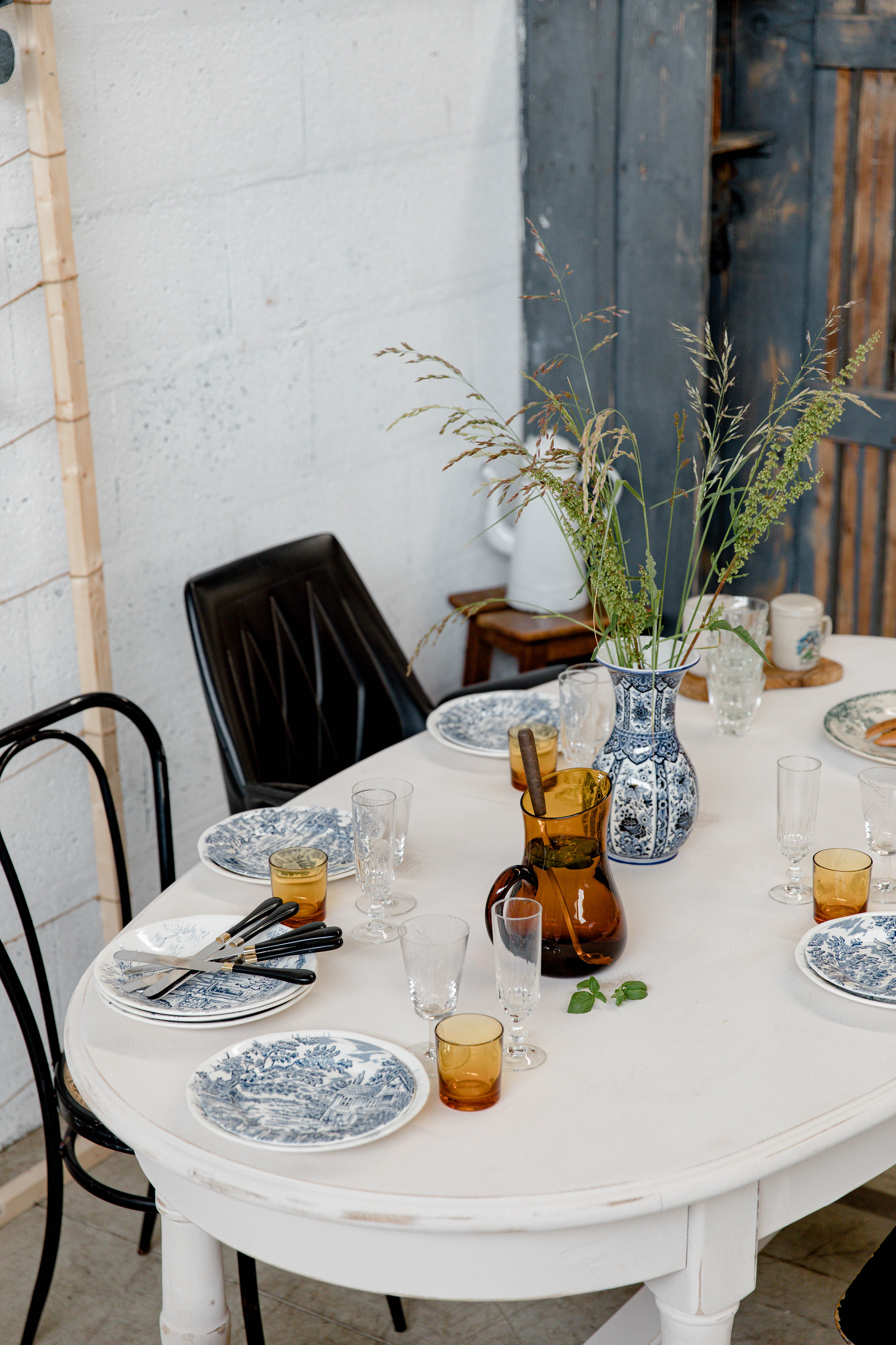 Oval solid wood table "Café Crème" Kumquat