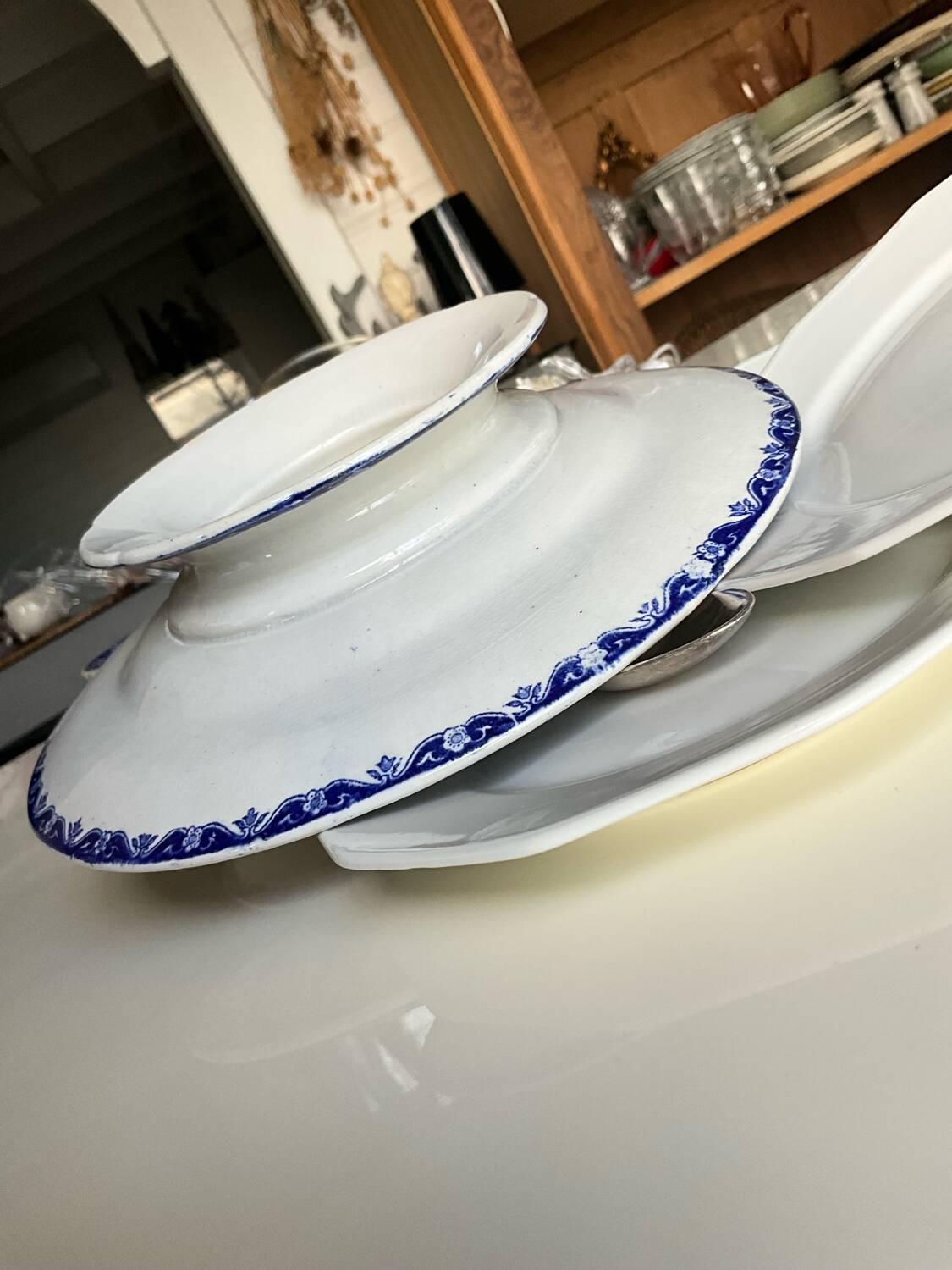 2 cake plates 'iron earth'