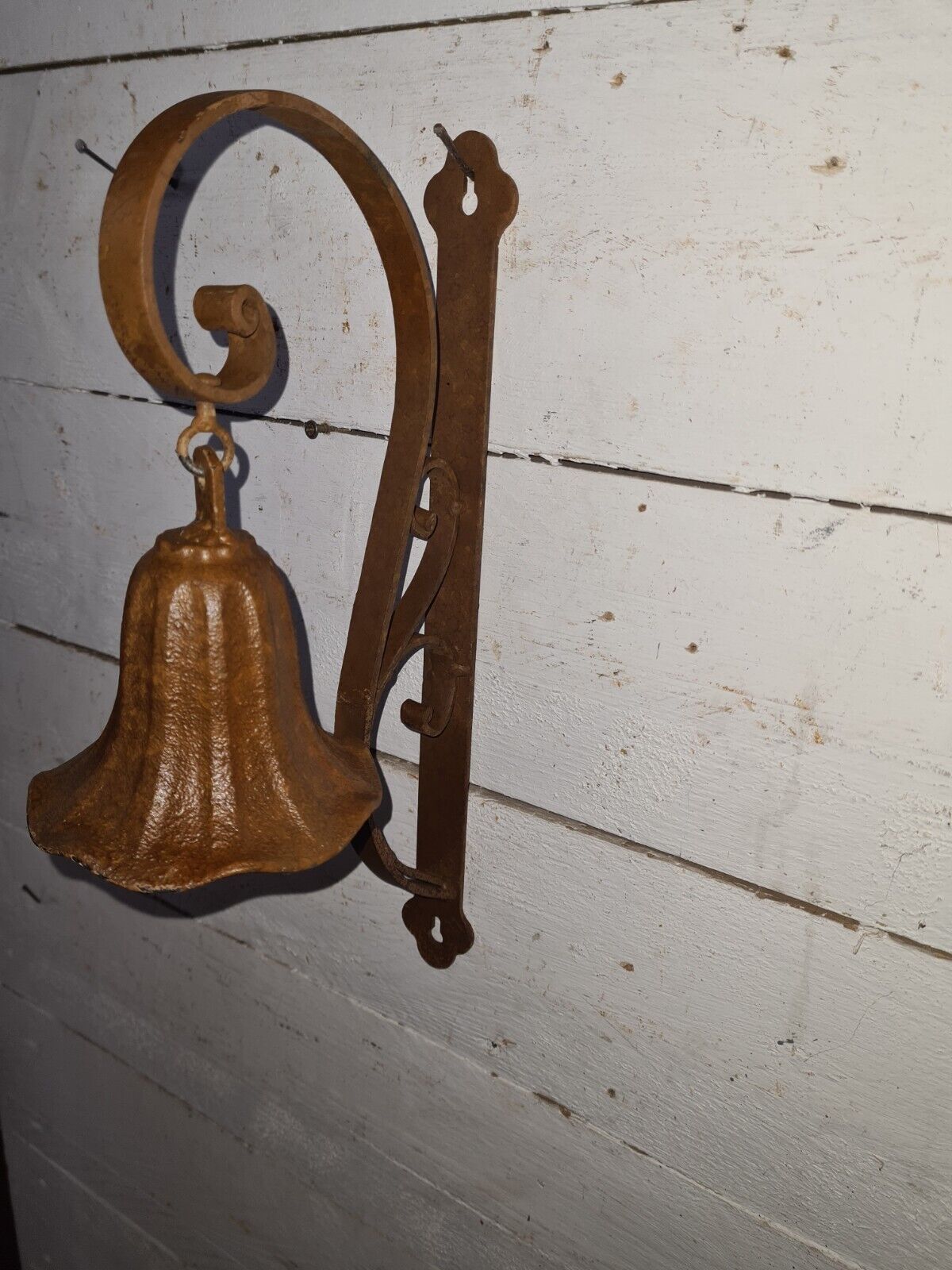garden bell in iron and cast iron