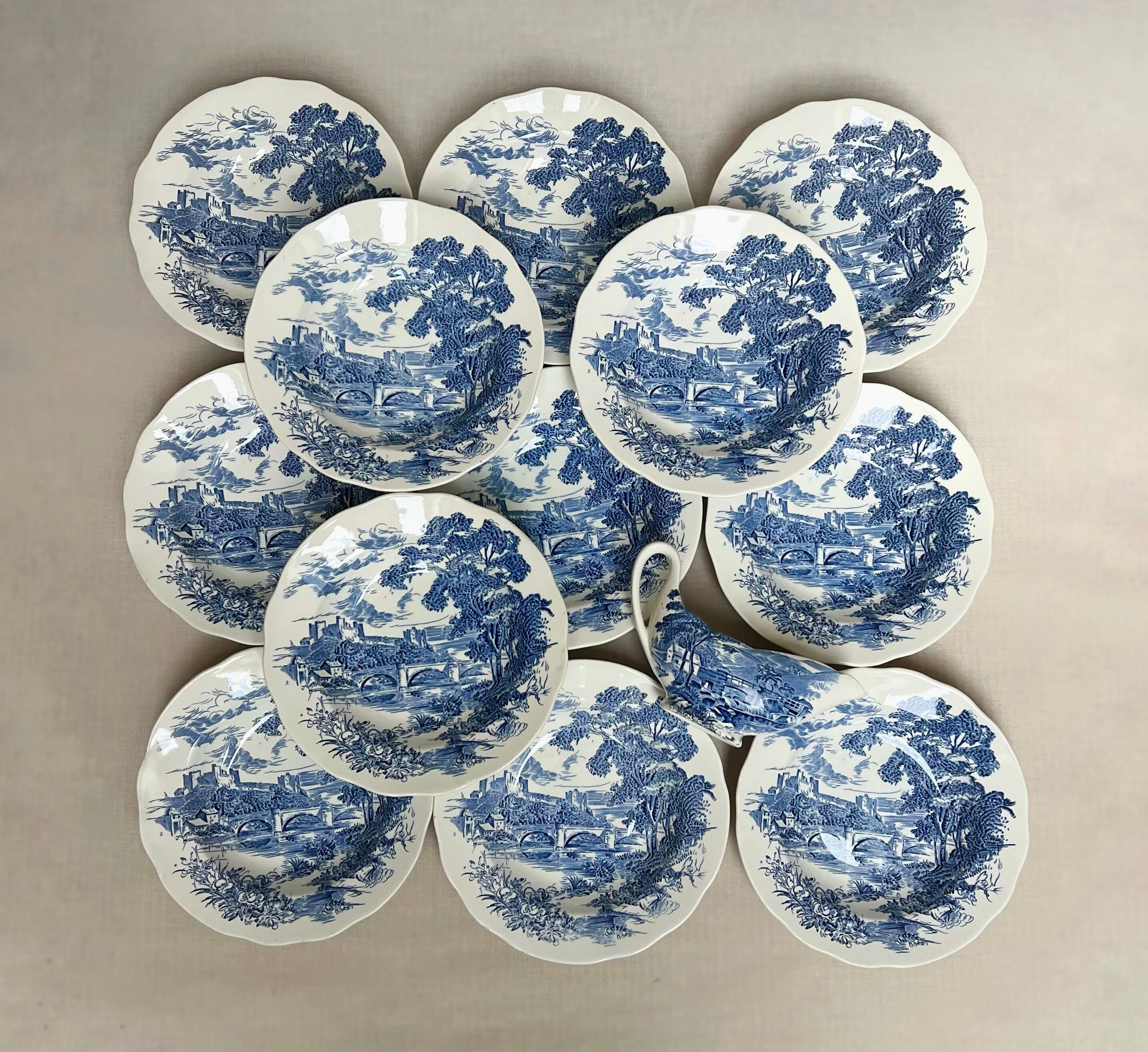 English plates Gien countryside