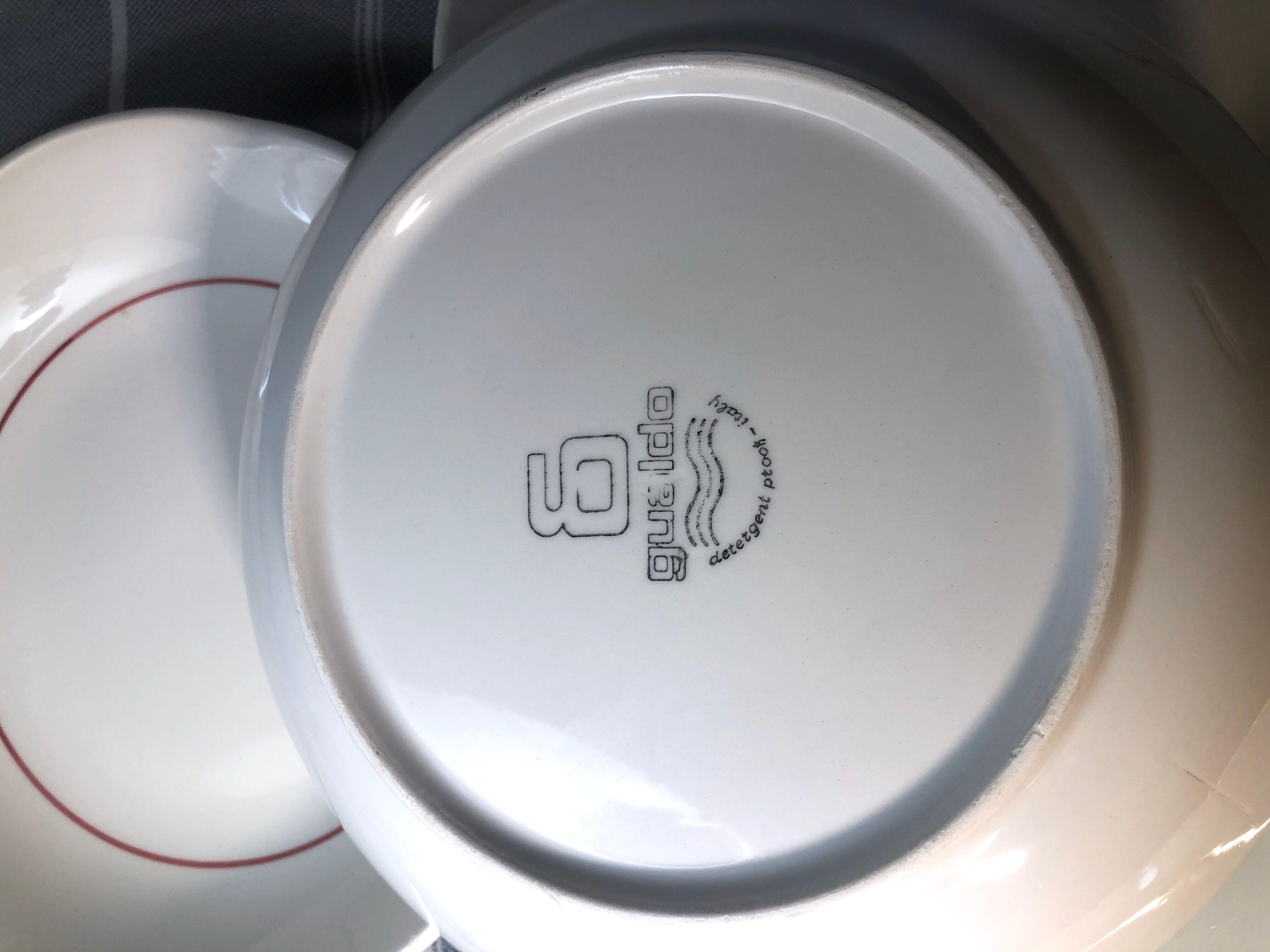 Hollow plates and vintage dessert Cream Raspberry Line