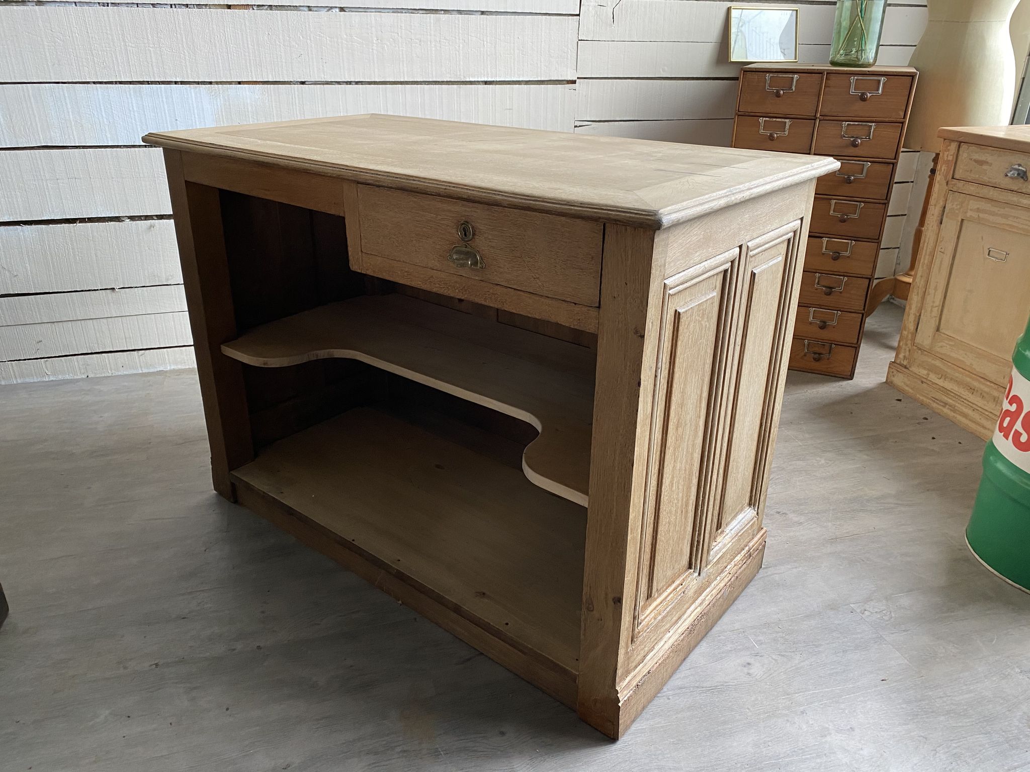Oak counter