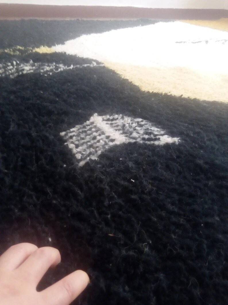Tapis marocain beni ourain à motif noir