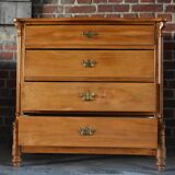 Chest of drawers, made of walnut