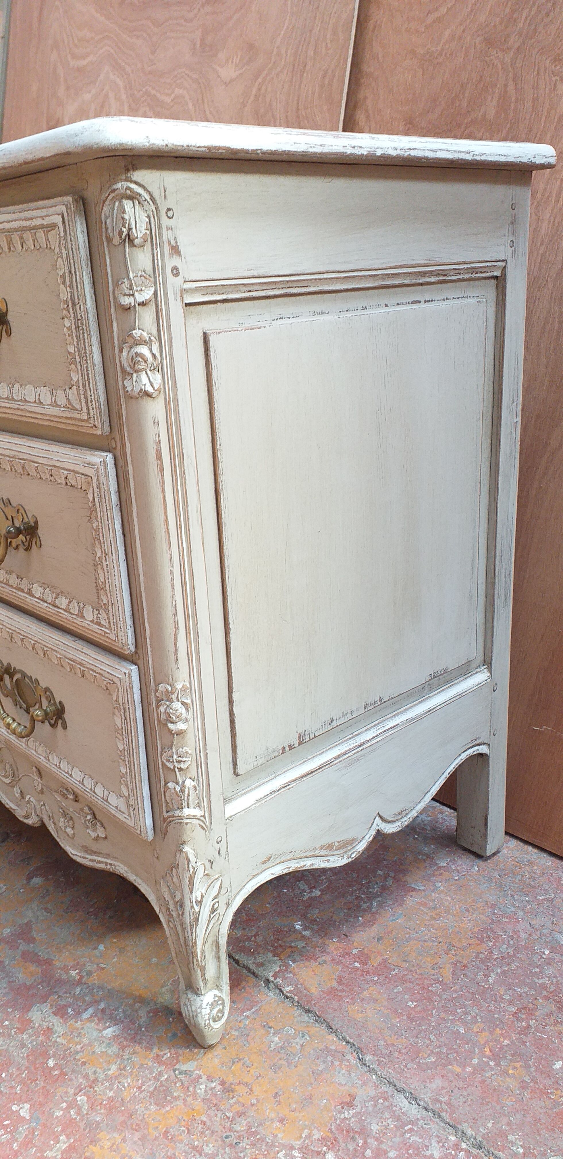 Skated oak chest of drawers