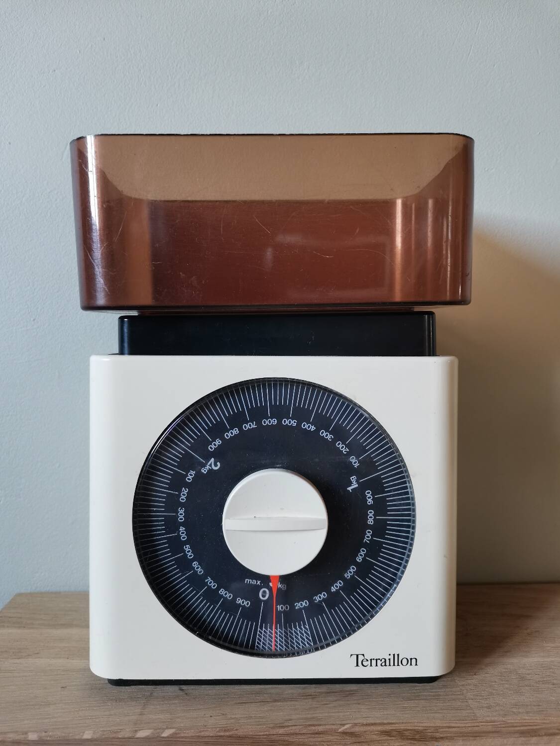 Vintage Terraillon beige plastic scale from the 70s