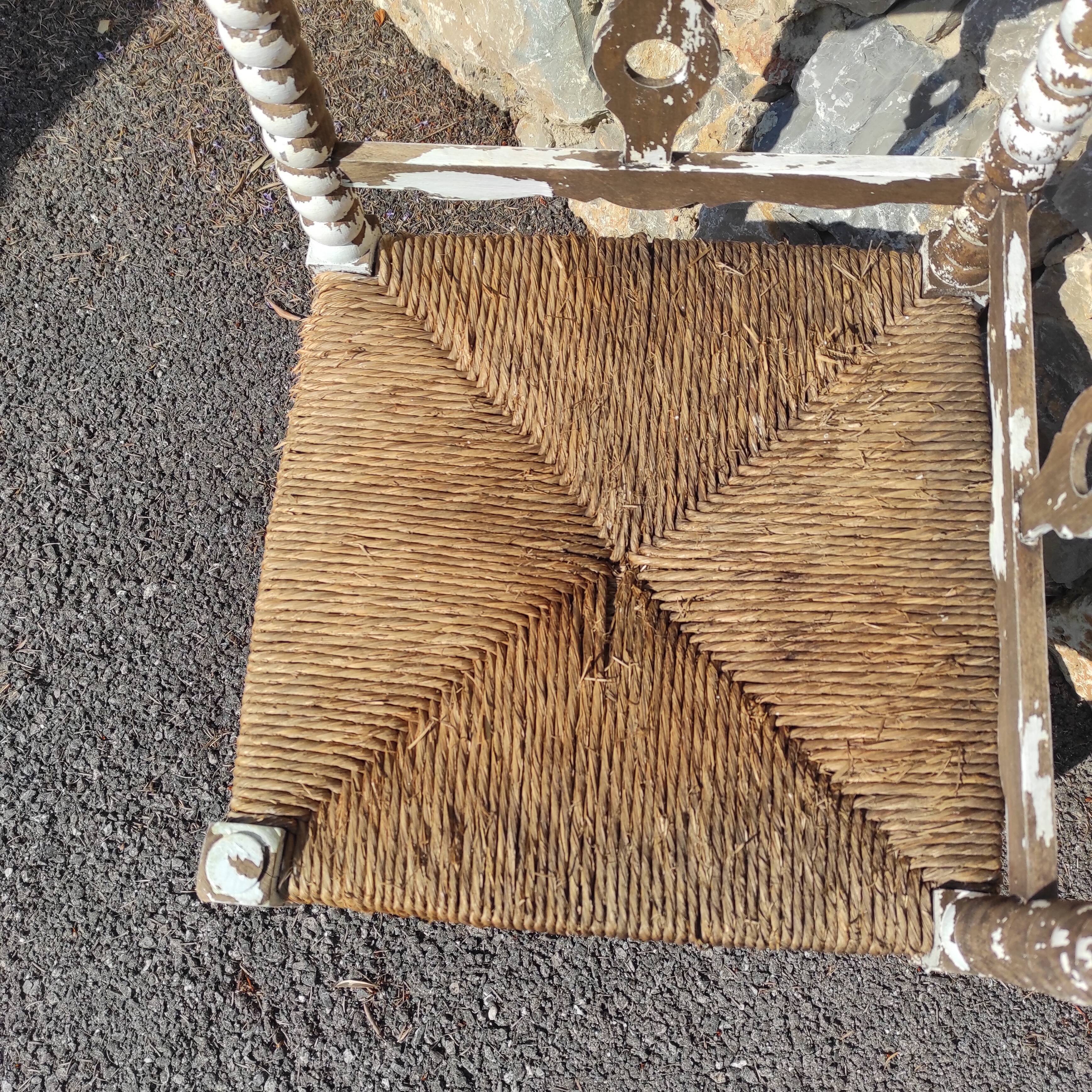 Wooden corner chair with seat mulched