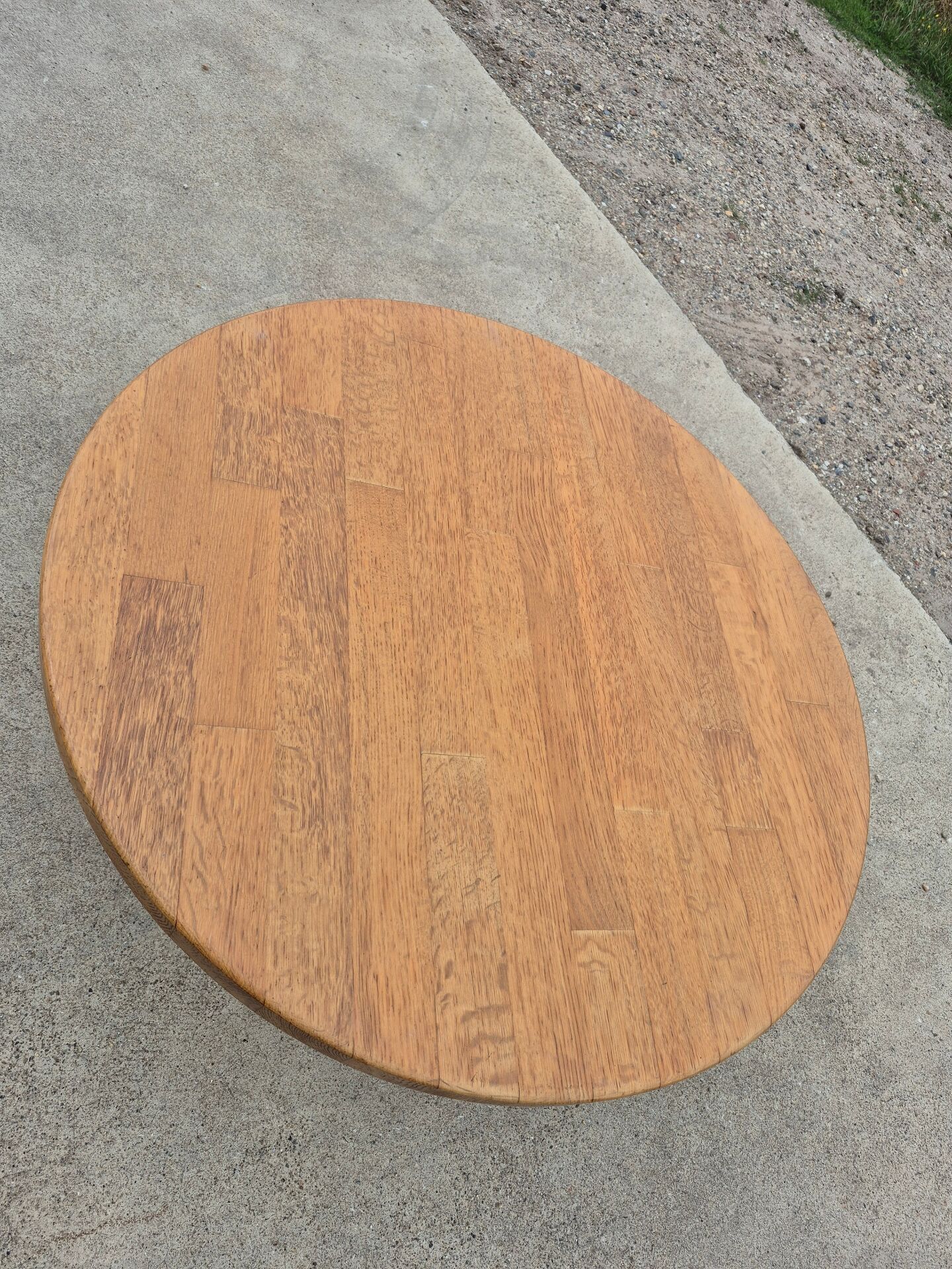 Round 100 cm oak coffee table 1970s