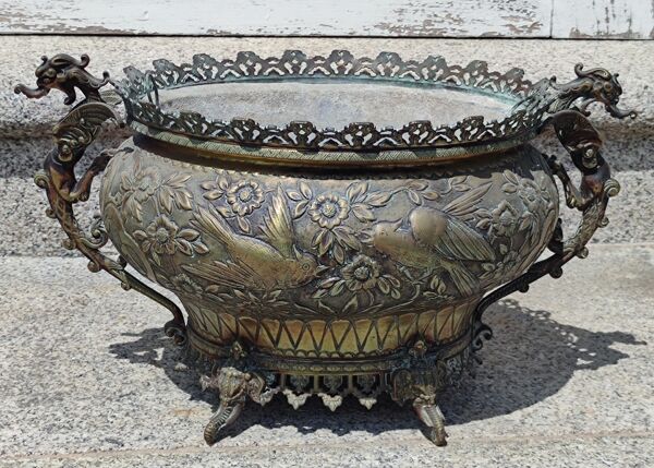 Ancienne jardinière en cuivre décor hindou