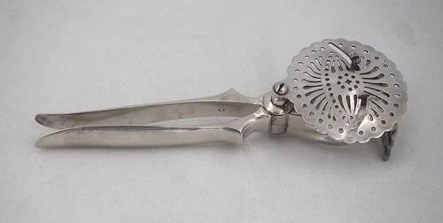 Christofle patented lemon squeezer in silver-plated metal, excellent condition.