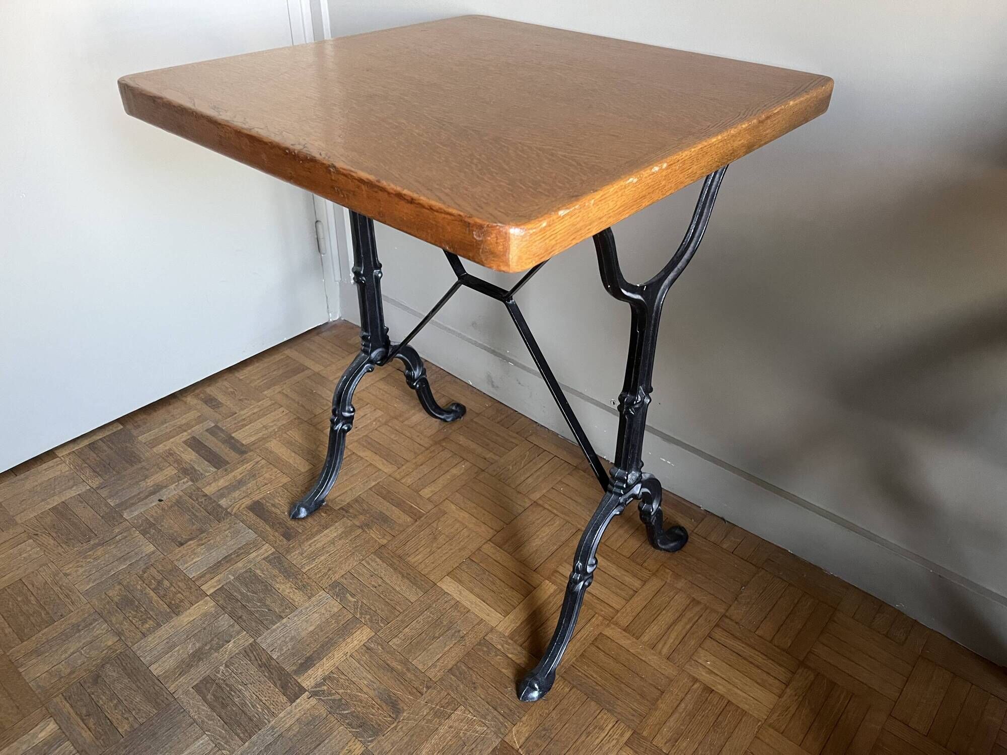 Superb square table made of solid oak from the 1960s, with a cast iron bistro base.