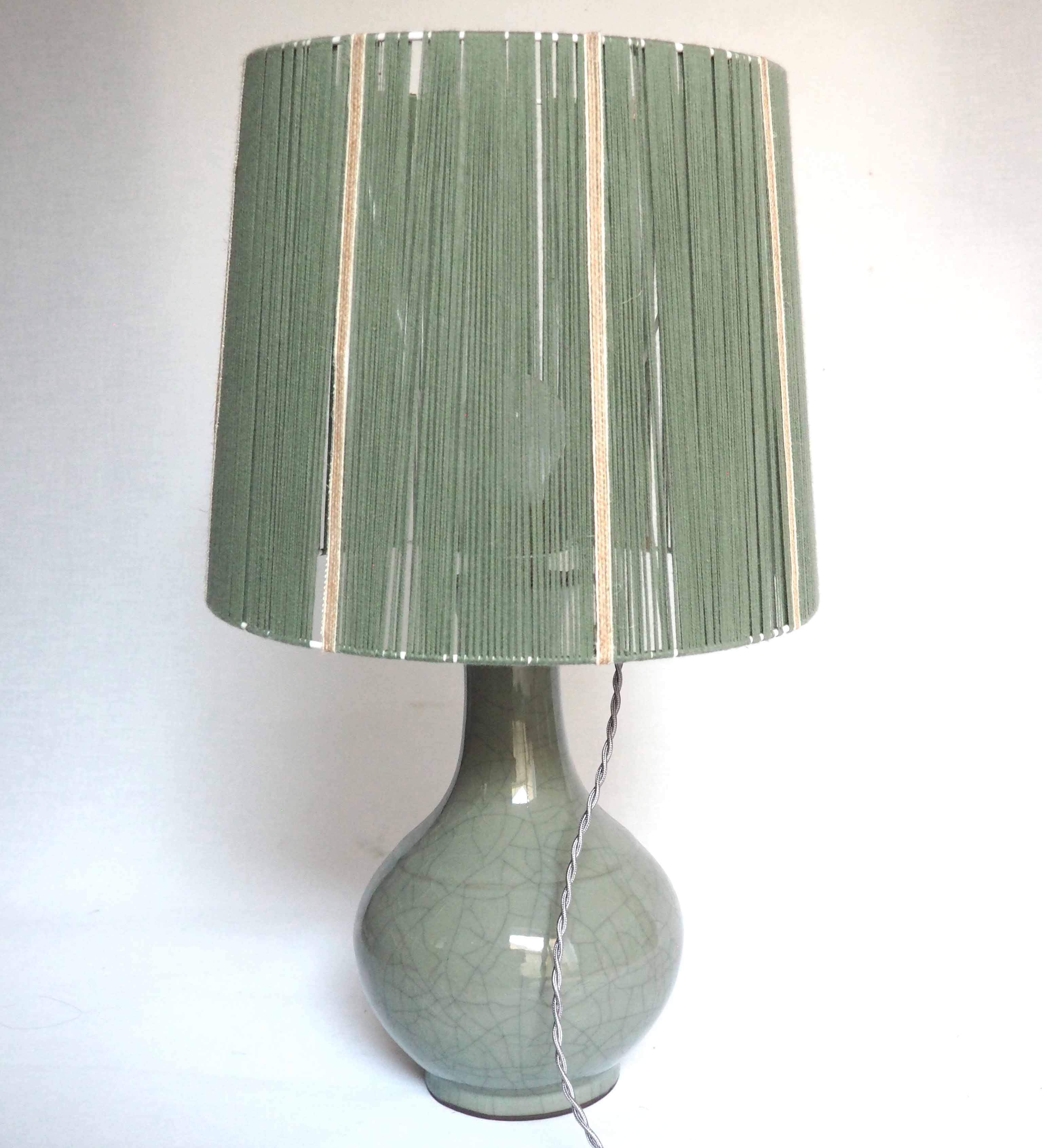 Large ceramic lamp with wire shade