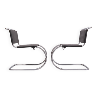 Première série de chaises cantilever Ludwig Mies van der Rohe MR10