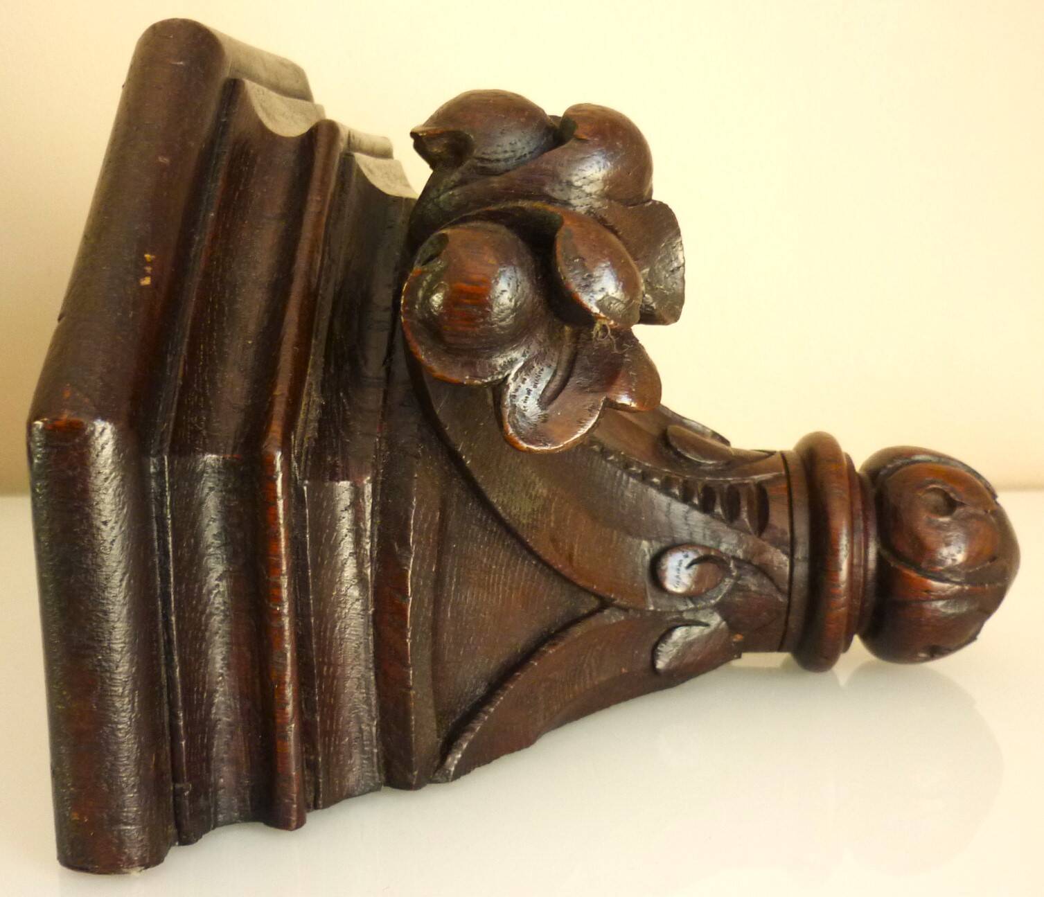 Etagère, applique murale ancienne, bois sculpté, porte statue