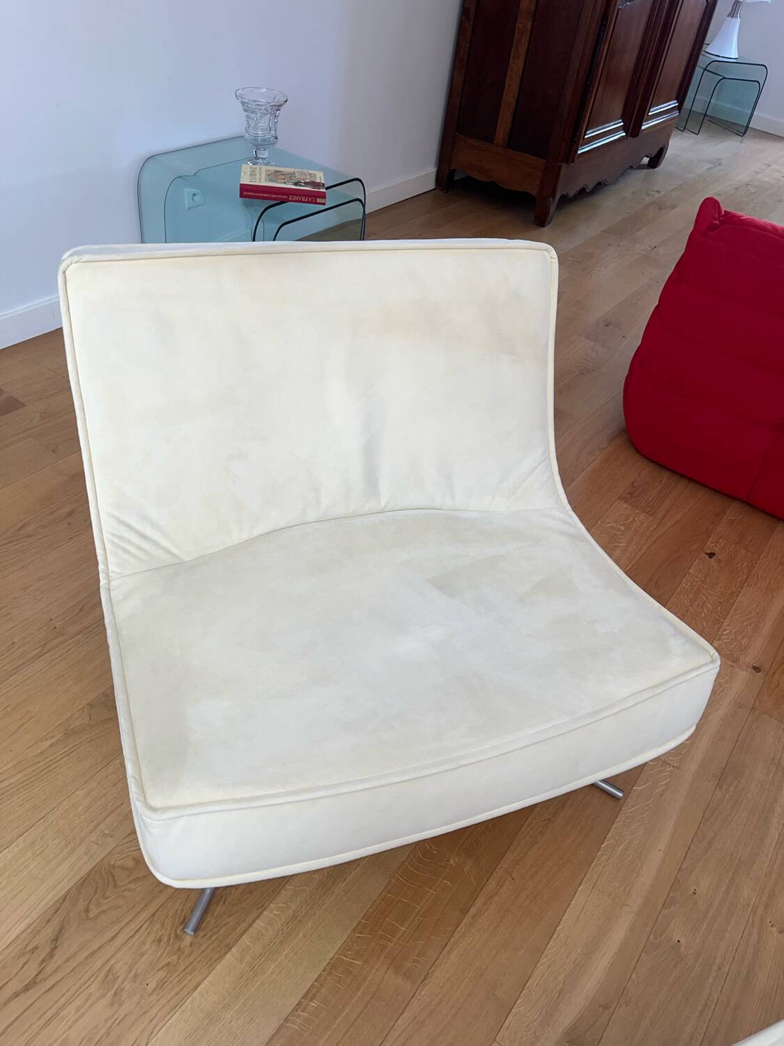 2 POP armchairs with Ligne Roset pouf