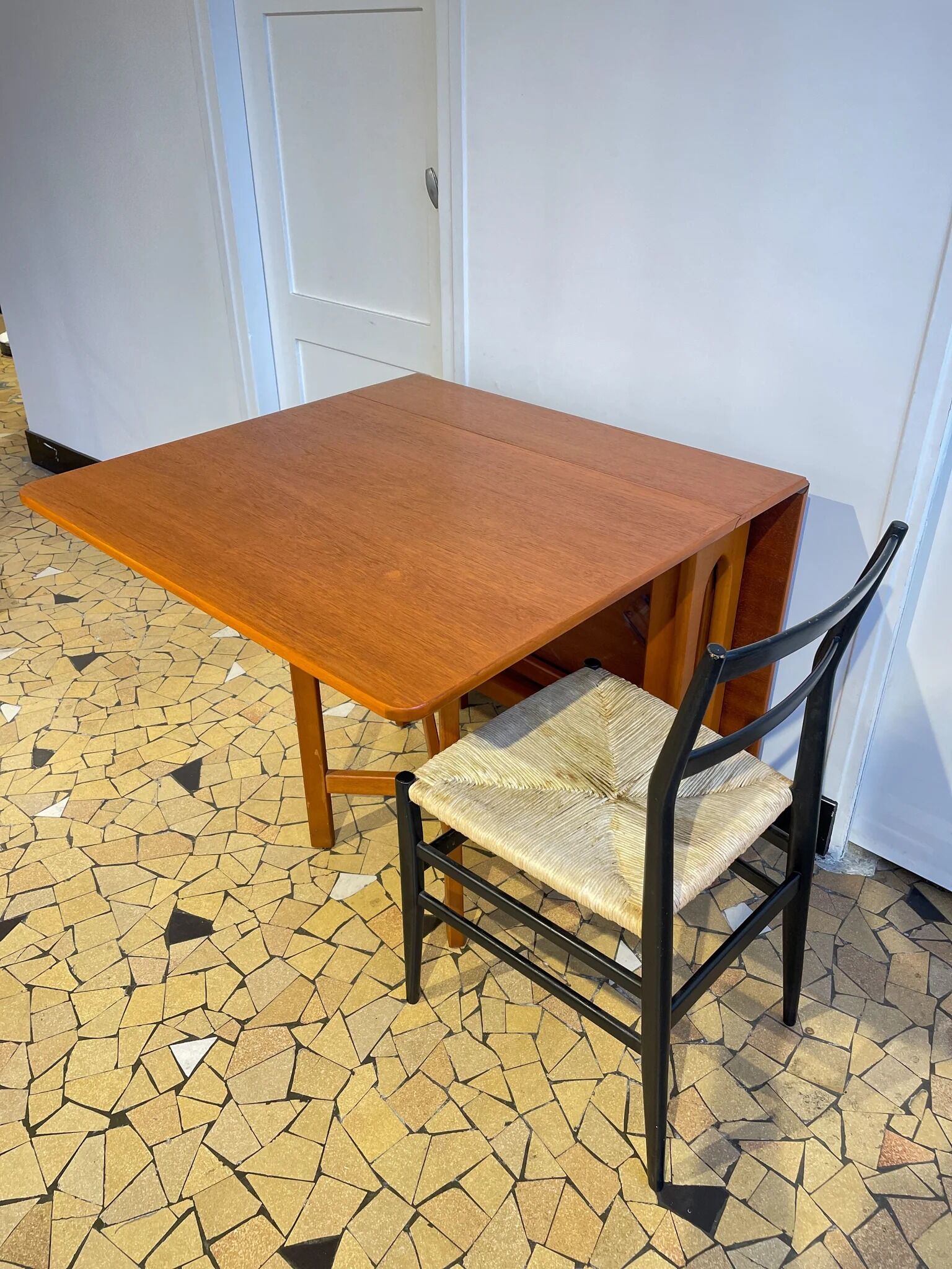 Scandinavian table with flaps