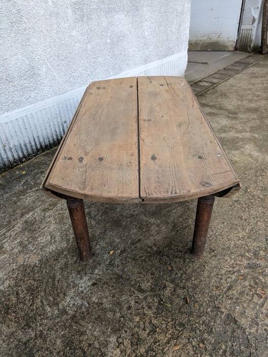 Round low folding table