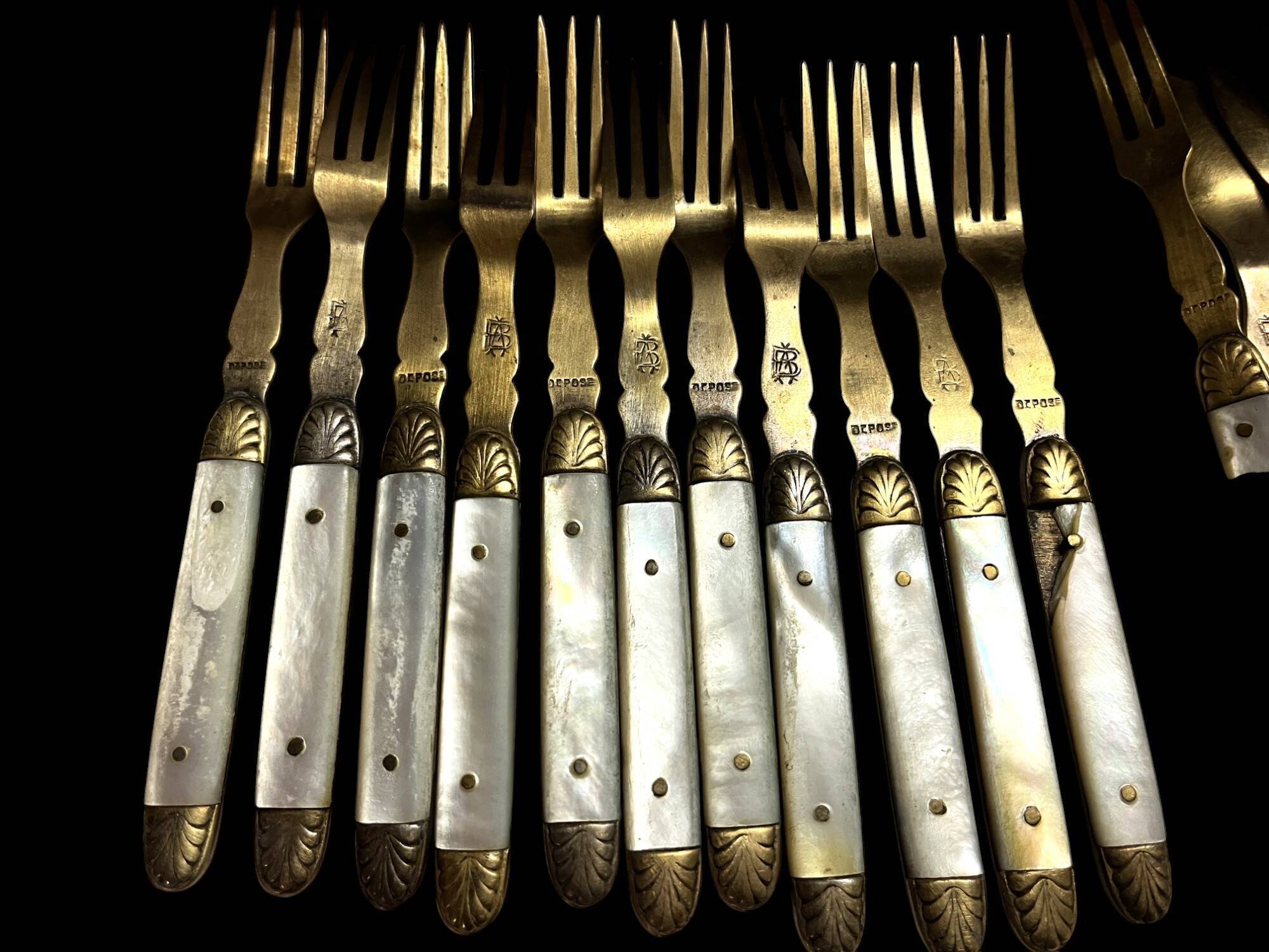 Tableware, 34 dessert cutlery sets with mother-of-pearl handles, early 20th century