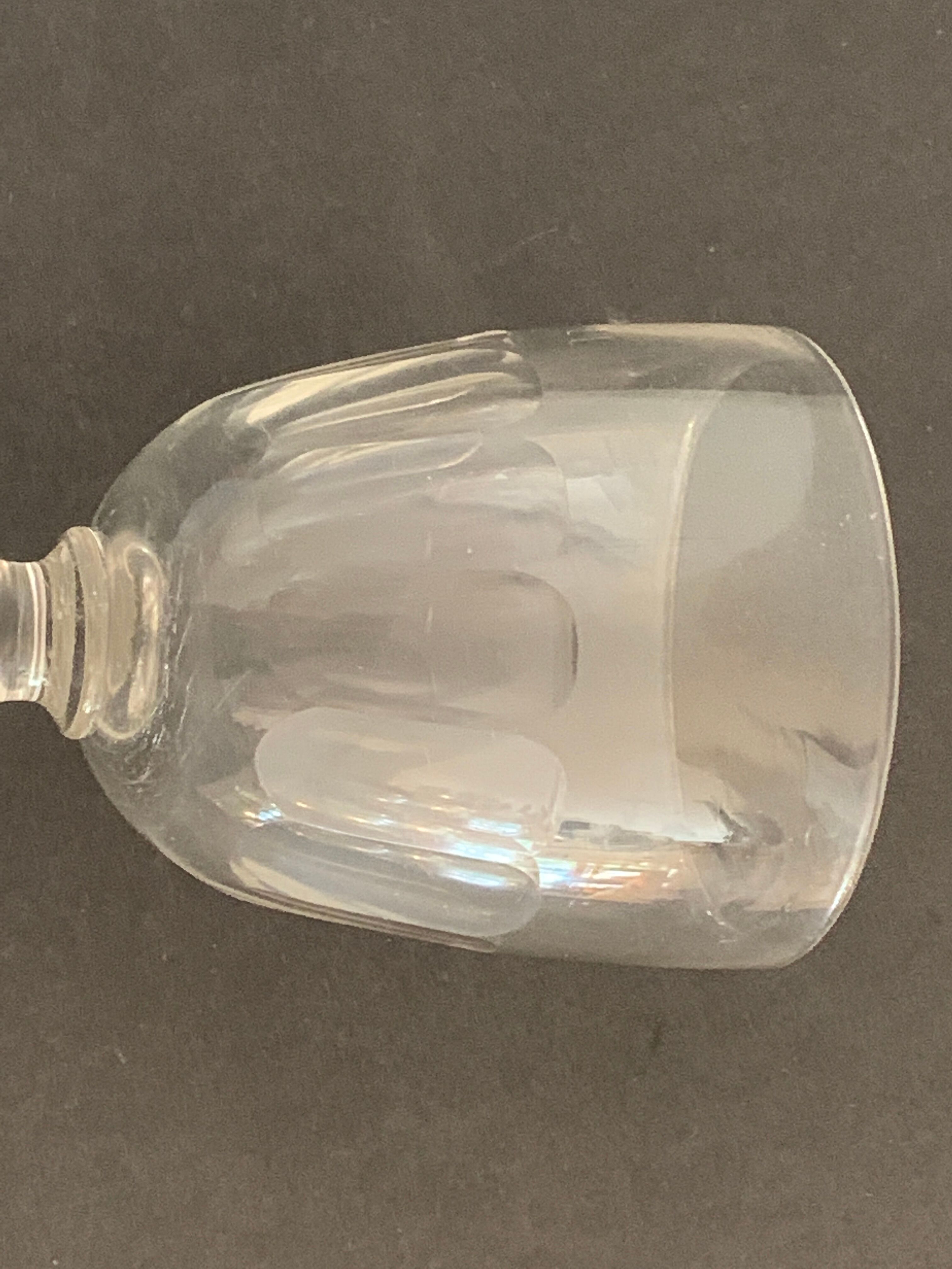 4 verres anciens à pied avec pans coupés