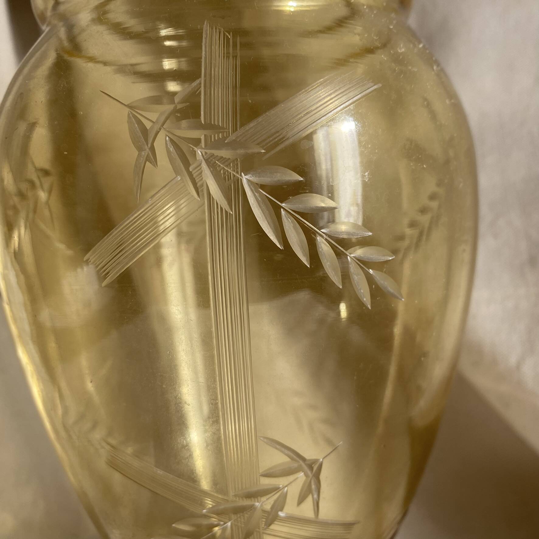 Amber vase with engraved decoration